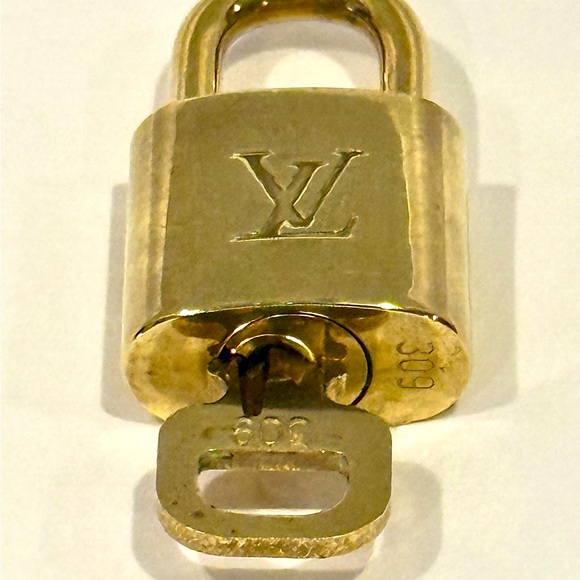 Louis Vuitton Lock and Key #309 - Picture 9 of 9